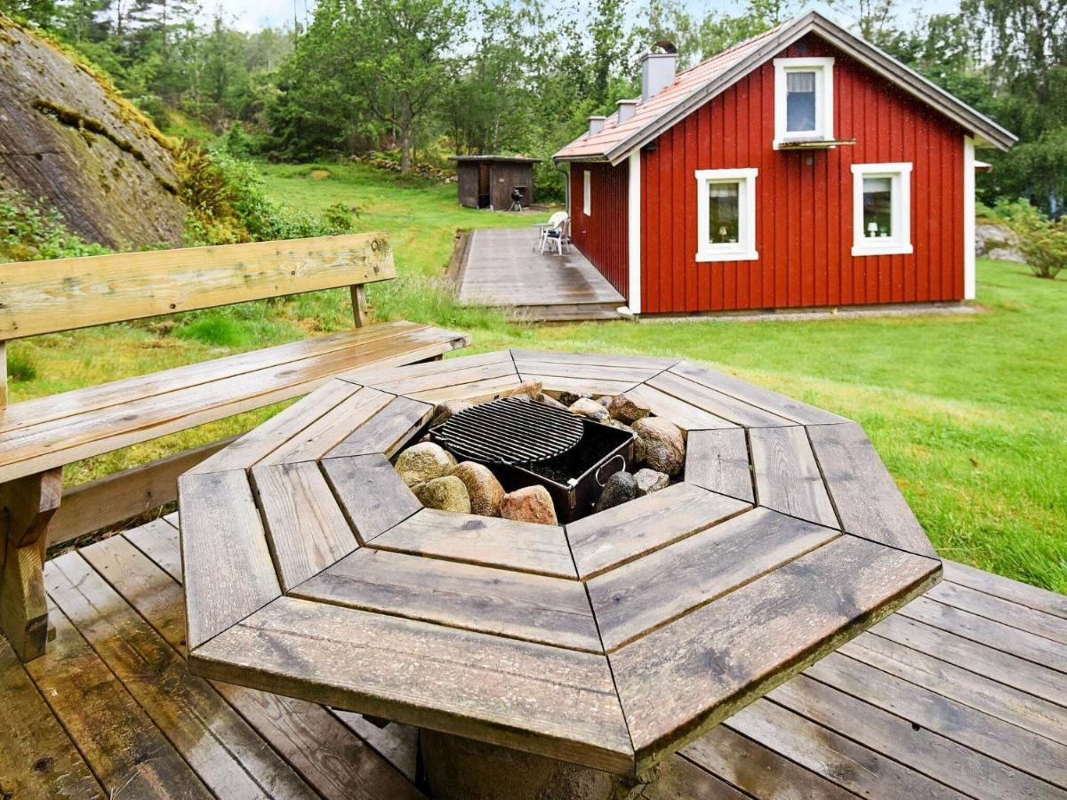 4 Person Holiday Home In Hen N Nösund Kültér fotó