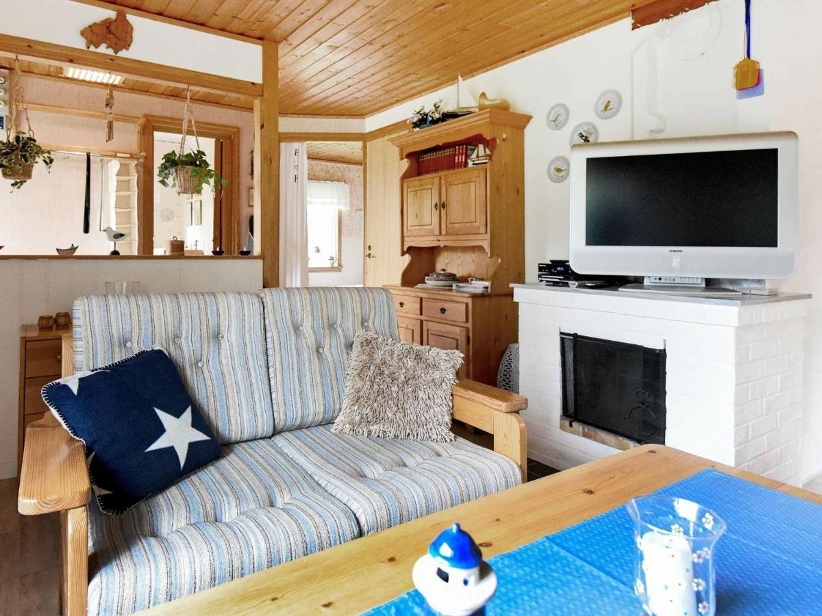 4 Person Holiday Home In Hen N Nösund Kültér fotó